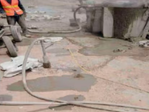 田家庵水泥混凝土路面板底注浆技术 路面脱空注浆整治方案